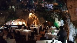 Meson de la Cueva, restaurante em Santo Domingo, República Dominicana