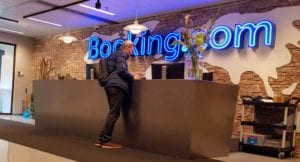 Recepção do Booking.com, aguardando para a visita de negócios e café no Intercâmbio na Holanda