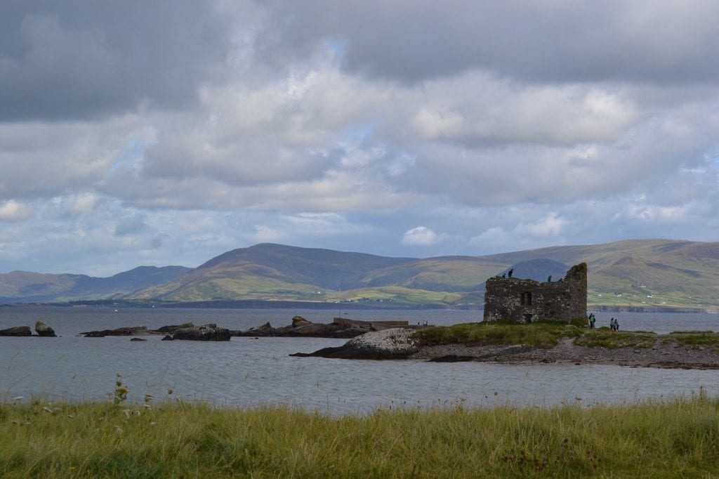 Ruinas de um castelo na região de Limerick, Irlanda - Foto Pixabay