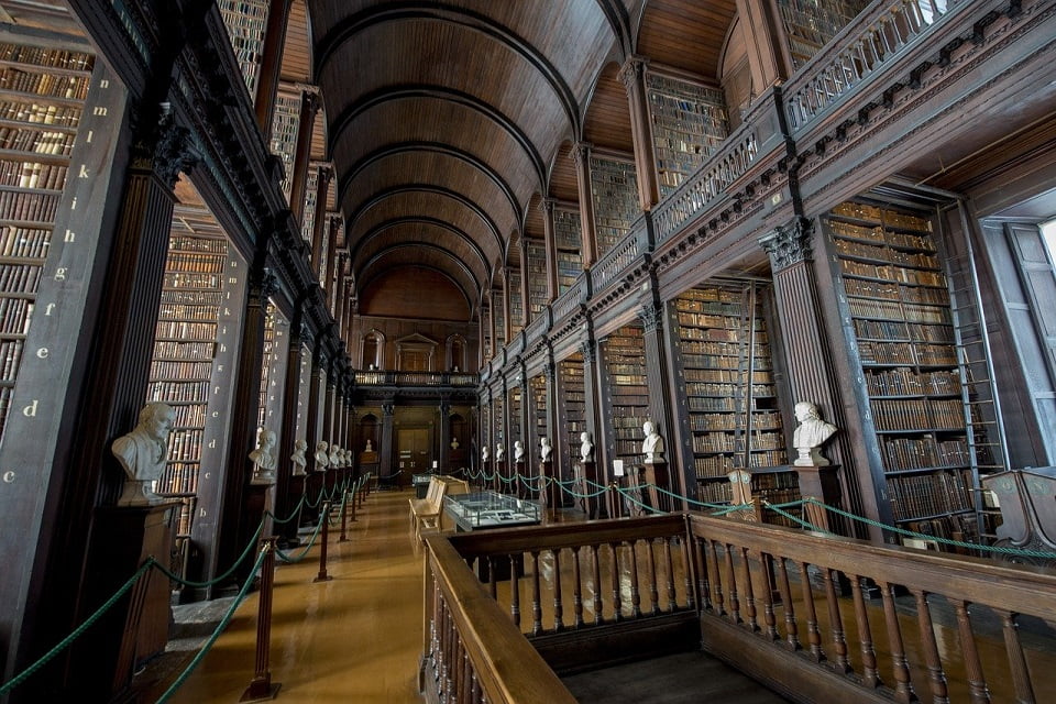 Trinity College, em Dublin, Irlanda - Foto Albert van den Boomen, Pixabay