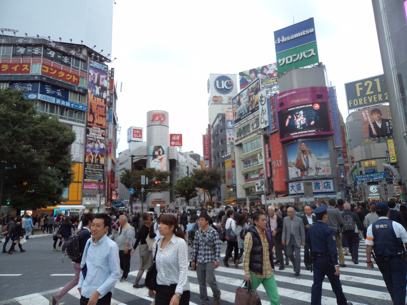 O famoso cruzamento em Shibuya, Tokyo