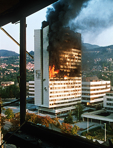 Parlamento Bósnia em chamas - Fonte: Wikipedia