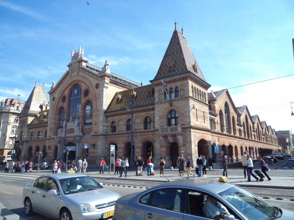Great Market Hall com sua beleza e suas delícias em Budapest, Hungria