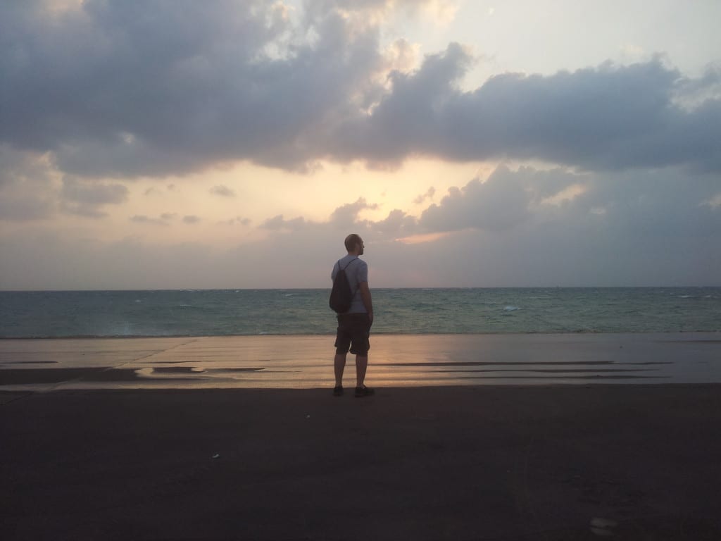 Por dod sol em Okinawa, sul do Japão