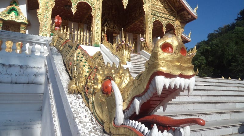 Detalhes do Dragão no Palácio Real (Museu Nacional) de Luang Prabang, Laos