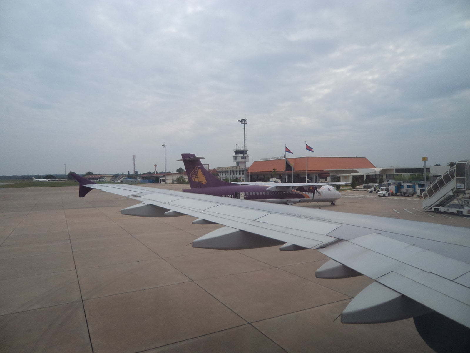 Aviões da Cambodia Angkor Air no aeroporto de Sitem Reap