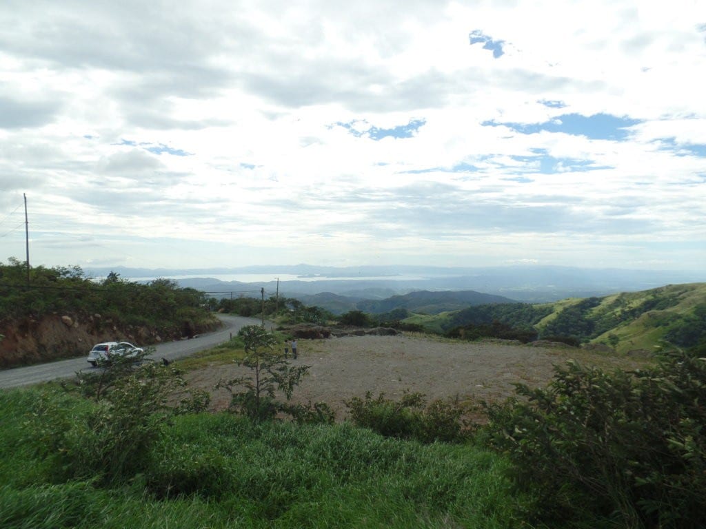 Muitas estradas de terra para chegar em alguns lugares, mas as vistas da Costa Rica compensam