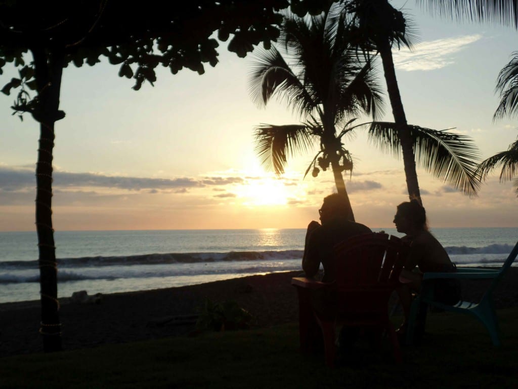 Casal e o Por do sol em Playa Hermosa - Jacó, Costa Rica