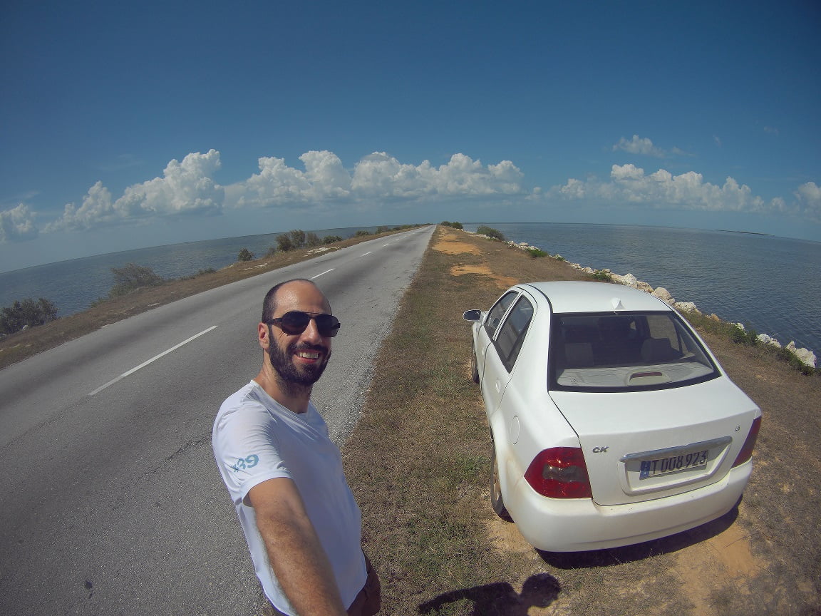 Incrível estrada entre a grande Ilha e Cayo Coco, Cuba