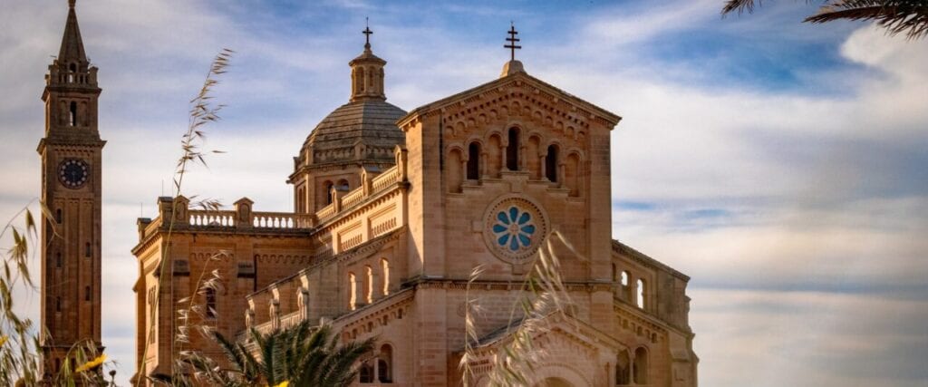 Igreja em Gozo, Malta - Foto Vadim Korolchuk, Unsplash