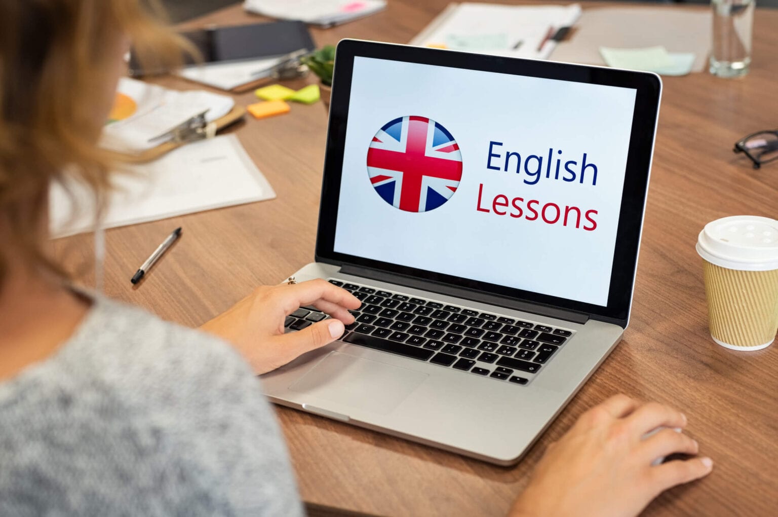 Quanto Custa um curso de Inglês em 2022? Intercâmbio & Viagem